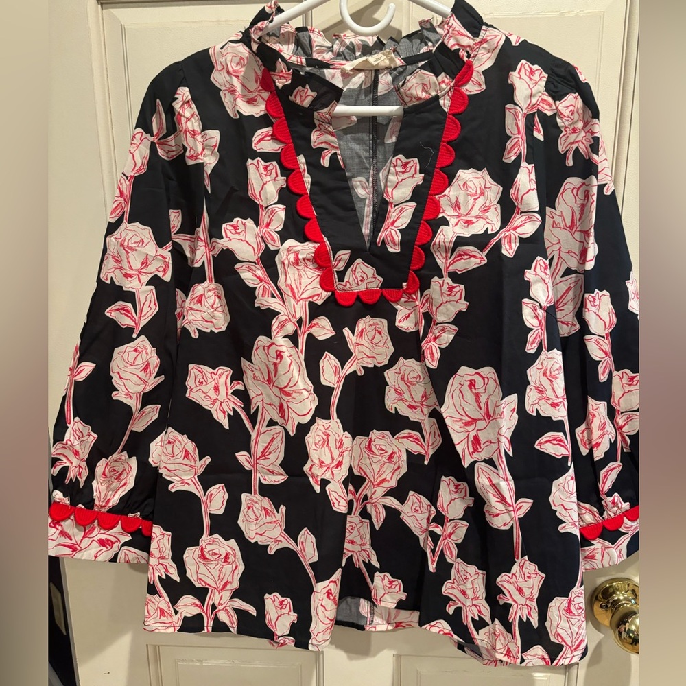 Black blouse floral print (red and cream). Size L